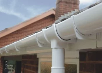 plastic-guttering-installed-onto-a-house_480x480 plastic-guttering-installed-onto-a-house_480x480